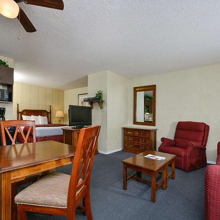 Americas Best Value Inn & Suites - Ленчестър Екстериор снимка